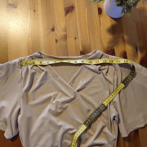 DAZY - Ladies' Summer Solid Color Wrap Short Sleeve V-Neck T-Shirt- Size S Khaki - Picture 9 of 12